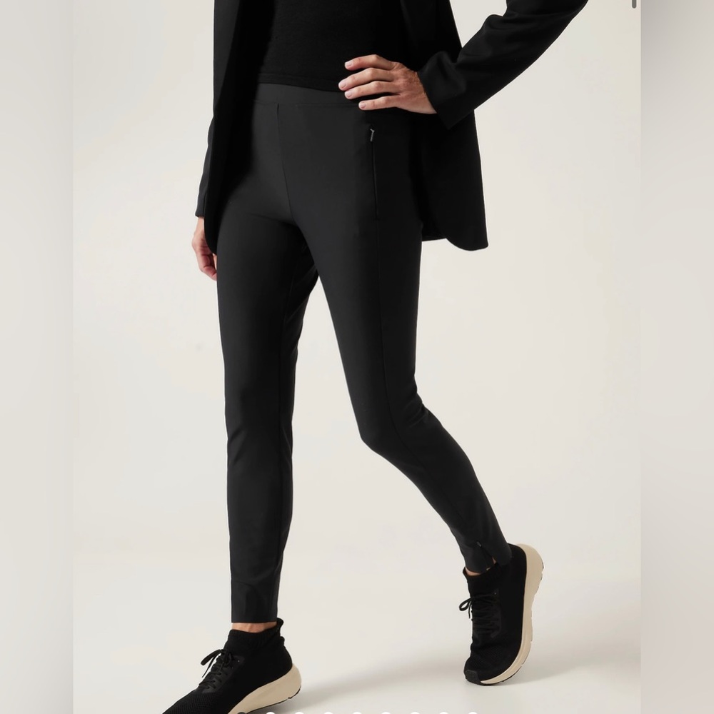 Women’s EUC Black Athleta Stellar Trouser Leggings size 4